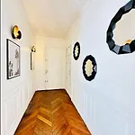 Appartement De Luxe Avec Vue Sur La Tour Elfile